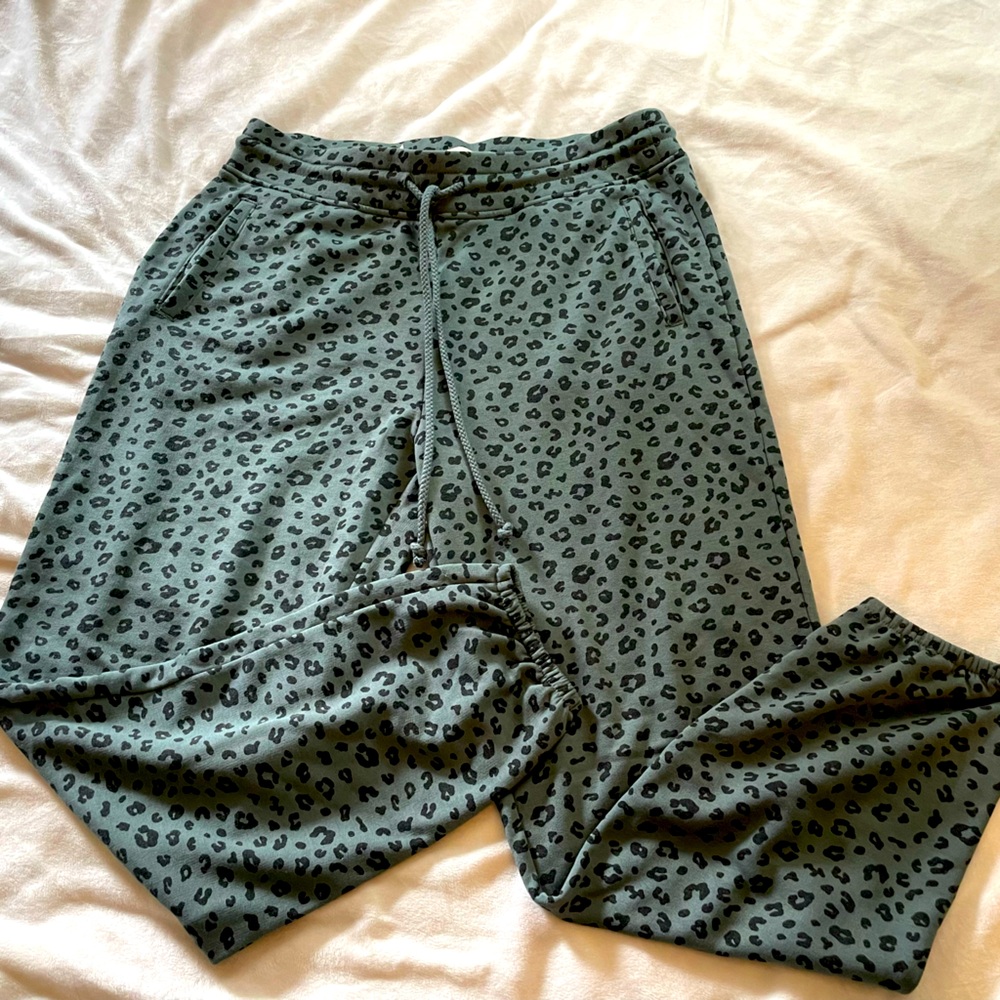NWT. Lou & Grey Sweat pants.  Gray leopard.  Size M